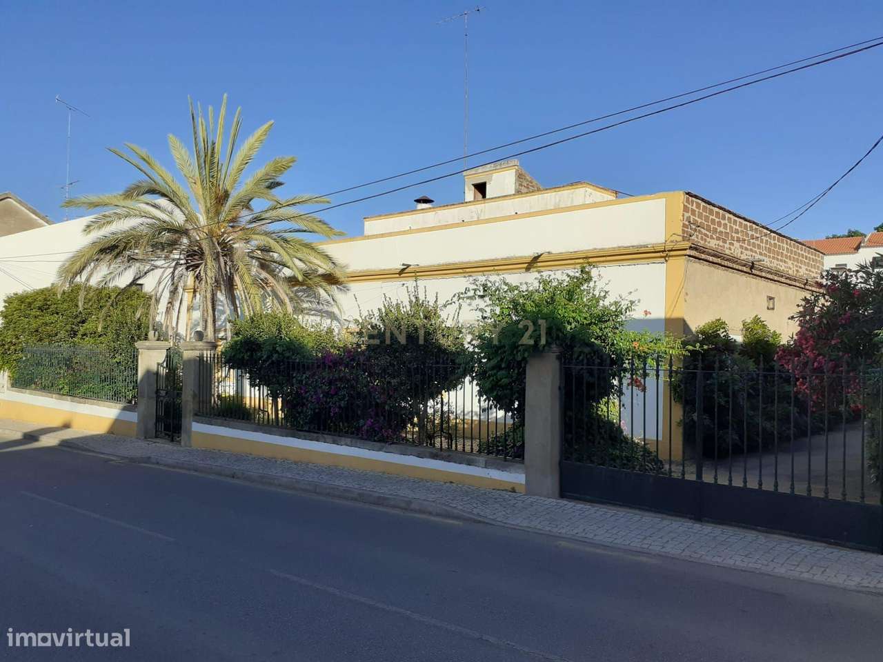 Casa Senhorial, situado na rua de Mourão, 37 em Reguengos de Monsaraz. - Grande imagem: 3/60