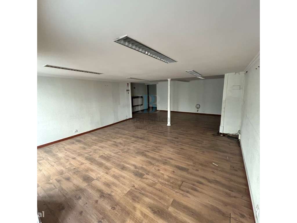 Escritório para remodelação no Chiado - Grande imagem: 4/12