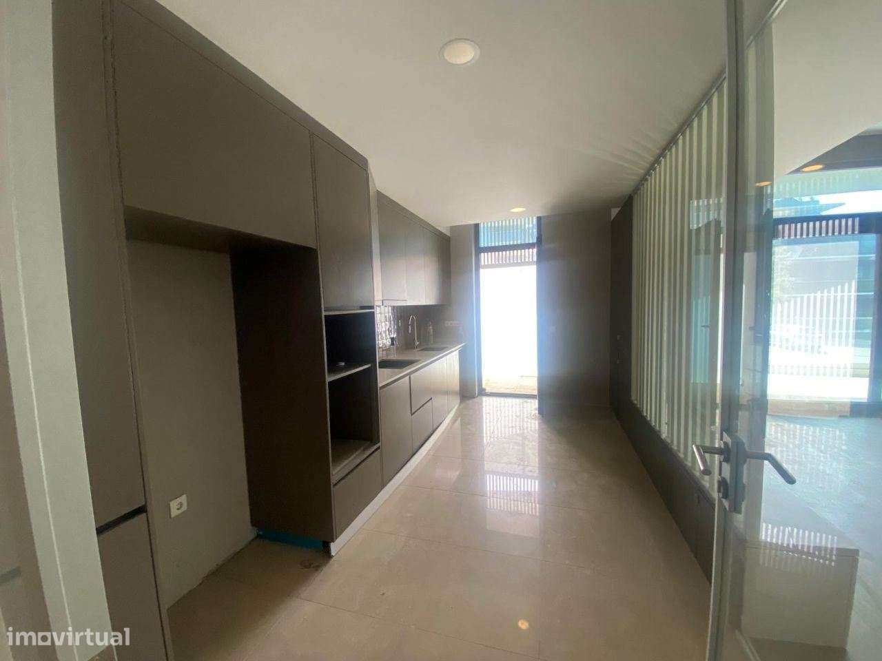 Magnífico T4 C/ 2 Suites/Garagem+2L. Garagem/a 100m da praia/Canidelo-5