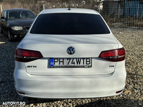 Volkswagen Jetta 2.0 TDI Highline - 5