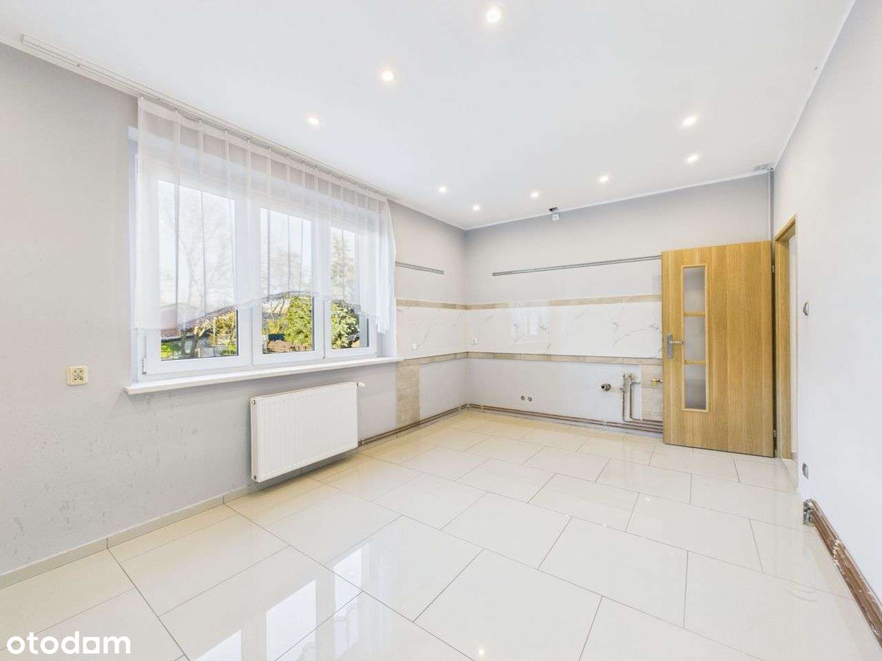 Chorzów, ul. Wolności - budynek na dużej działce-12