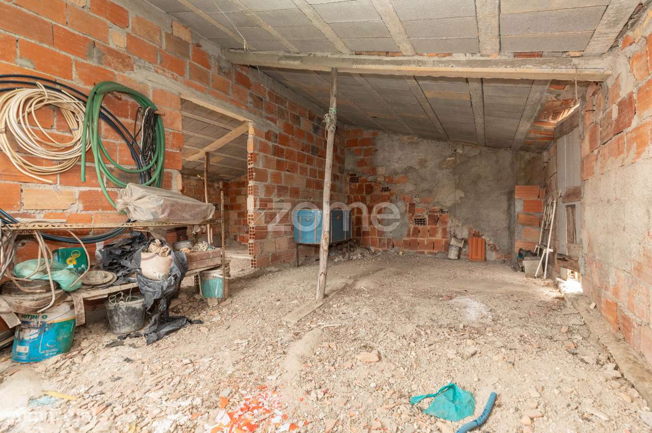 Moradia T4 | Moradia T2 | Recuperar | S. Martinho do Bispo-11