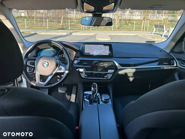 BMW Seria 5 518d - 11