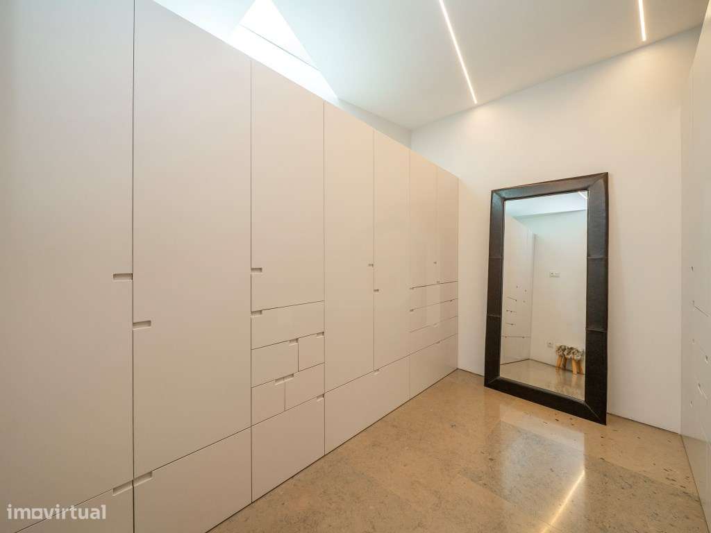 Exclusiva Moradia de Luxo com Design Contemporâneo-32