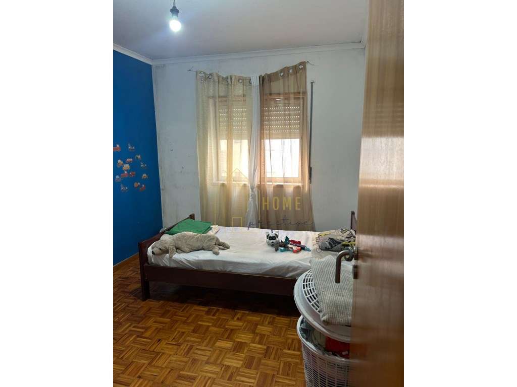 Espaçoso T2 no Monte da Caparica-8