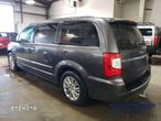 Chrysler Town & Country - 5