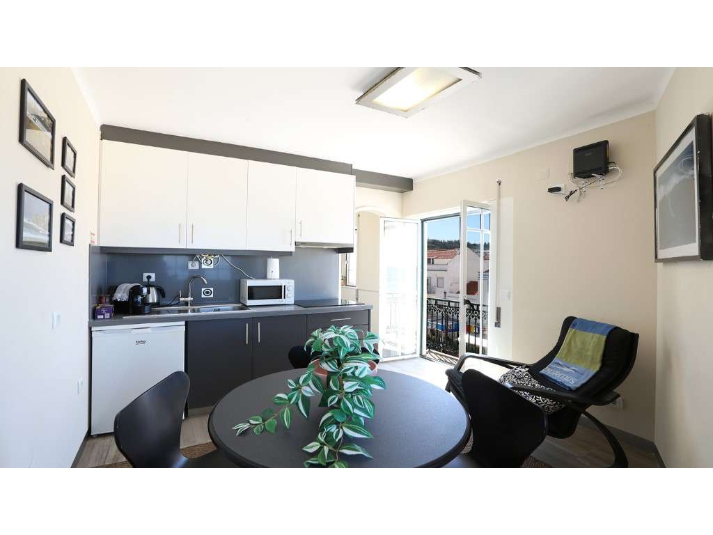 Apartamento T1 + Sotão em Primeira Linha de Mar na Nazaré-4