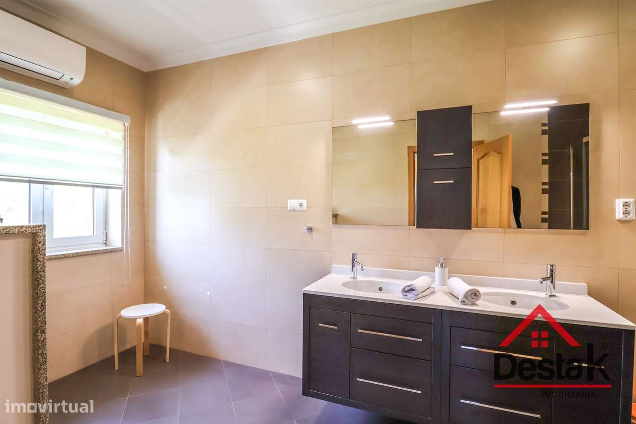 Fantástica Moradia isolada V4 em Lordosa, Viseu-30