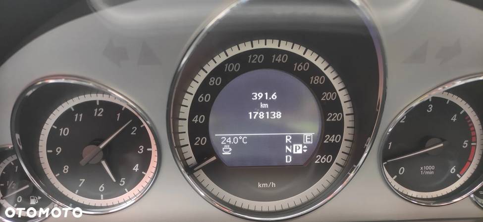 Mercedes-Benz Klasa E 350 CDI DPF BlueEFFICIENCY 7G-TRONIC Avantgarde - 19