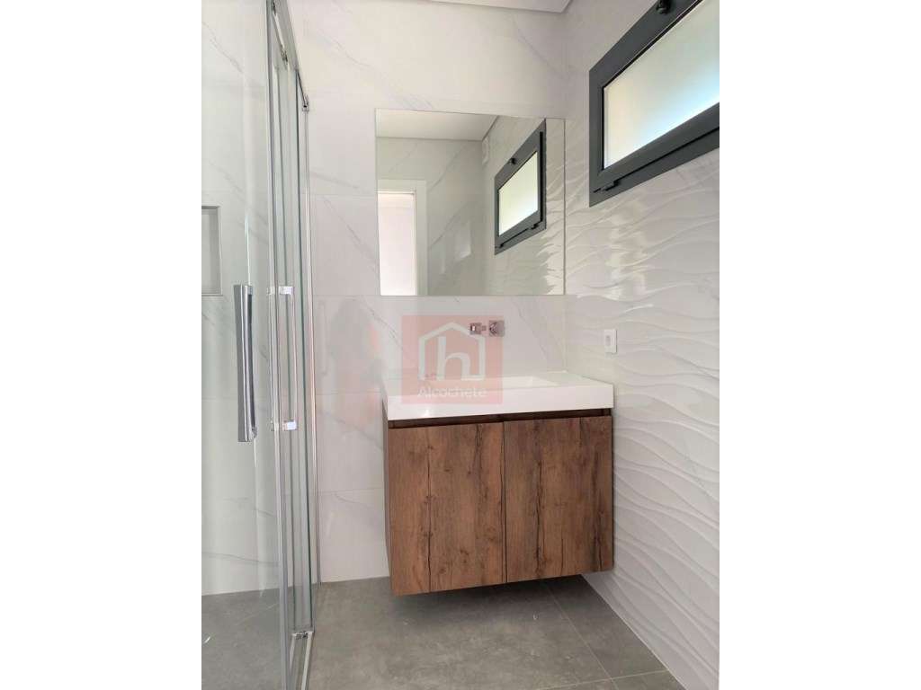 Apartamento T4 Duplex com garagem box no centro de Alcochete-22