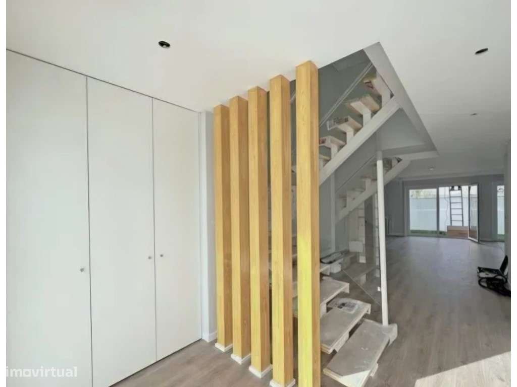 MORADIA T4 NOVA COM PISCINA - FERNÃO FERRO-10