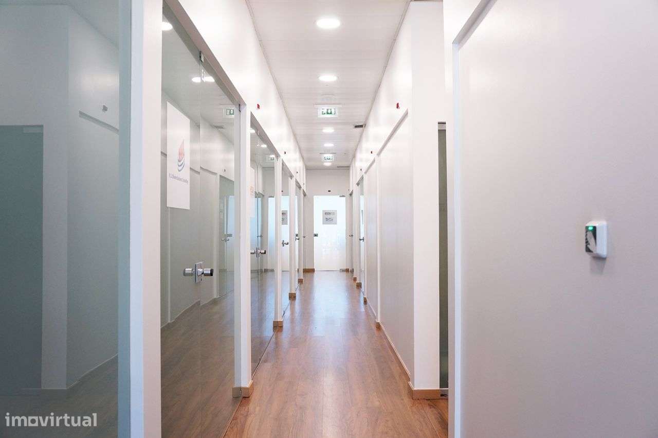 Escritório Assistido 10-12 Pessoas,a Estrear,Luz Natural,junto ao Metr - Grande imagem: 5/28