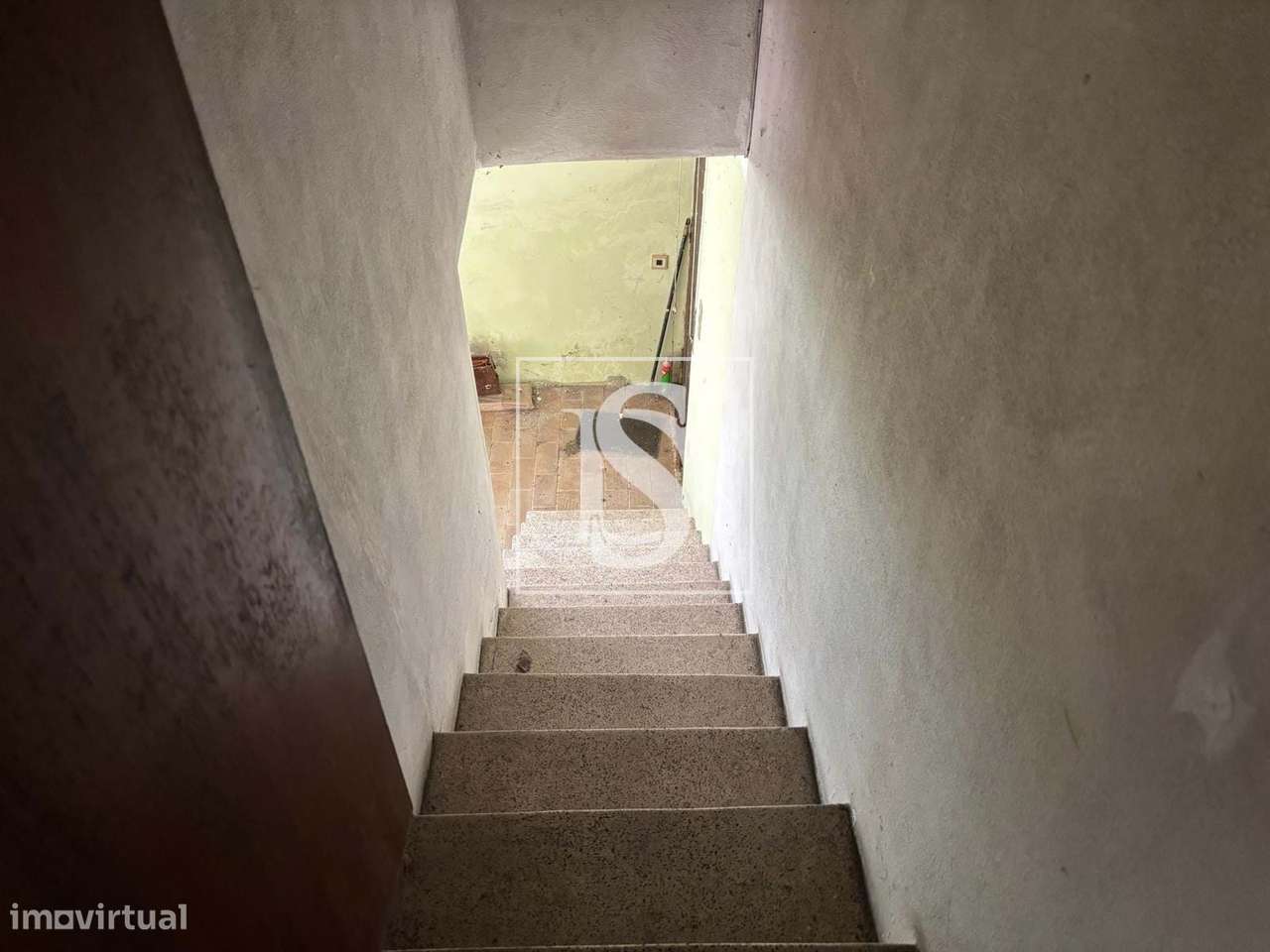 Oportunidade Única – Espaço Multifuncional com Armazém, Habitação e In-14