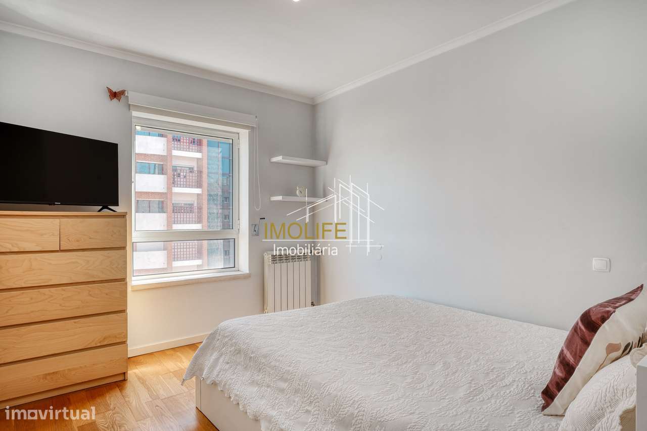 Apartamento T2 com Vista Desafogada em Benfica-22