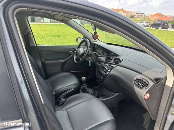 Ford Focus SW 1.8 TDdi Ghia - 10