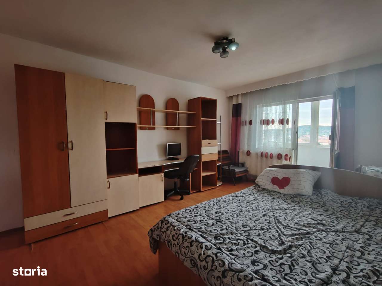 Apartament spațios cu 2 camere + living, 2 balcoane, zona centrală. - Imagine principală: 4/15