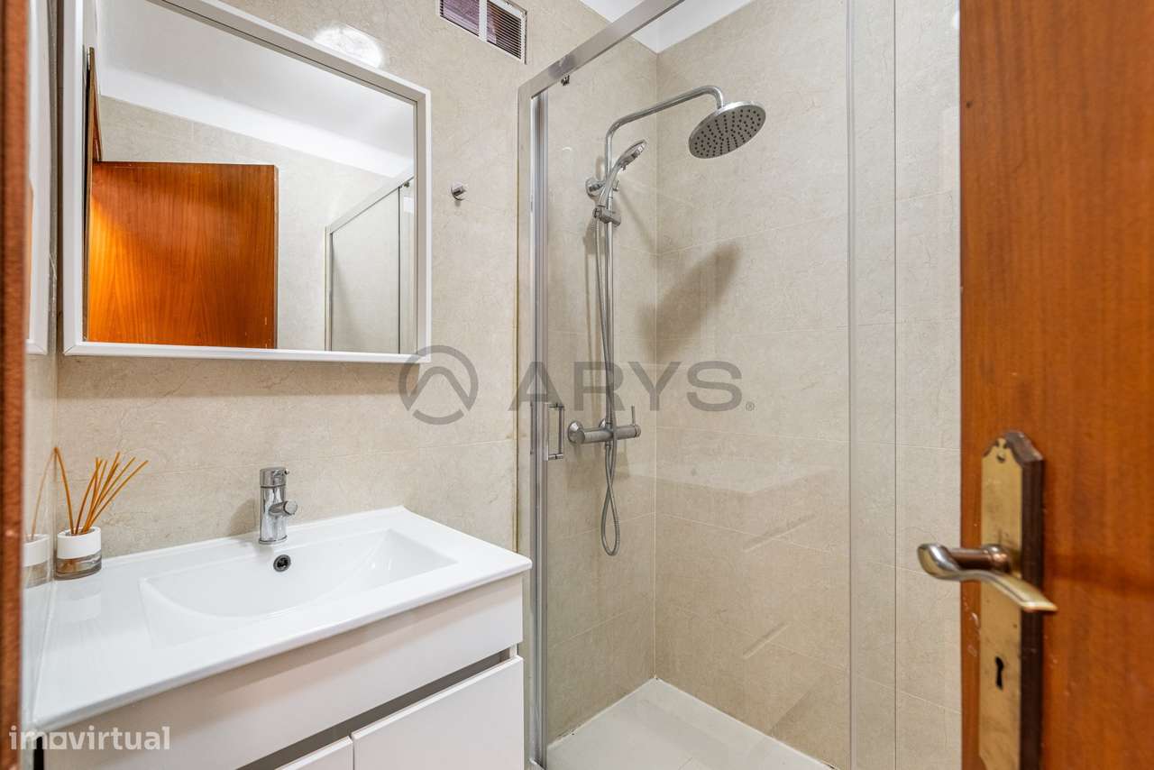 Apartamento T3 totalmente remodelado, com excelente exposição solar...-12