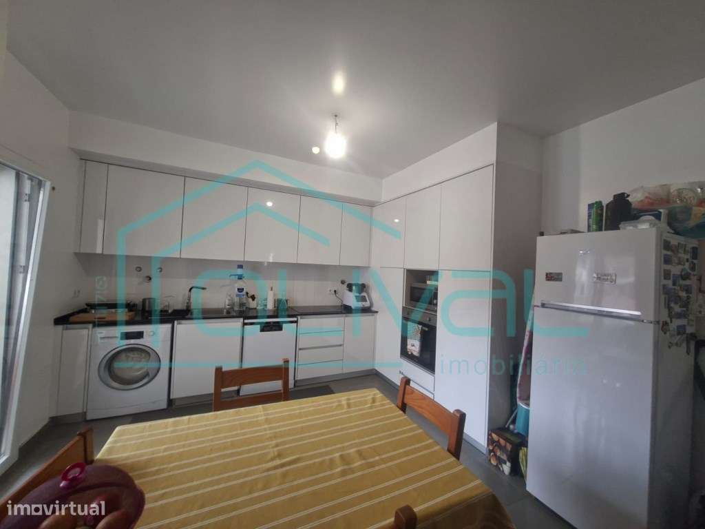 Apartamento T3 com Excelente Áreas-9