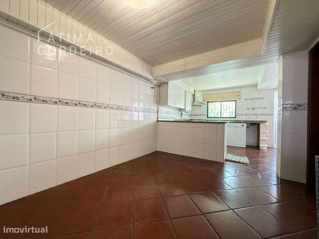 Moradia em Banda T4 no Feijó - Espaço, Conforto e Excelente Localiz...-7