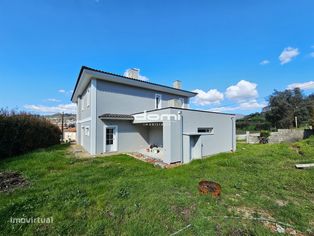 Lote de terreno urbano com moradia V5 em fase de construção no Bairro - Grande imagem: 3/36