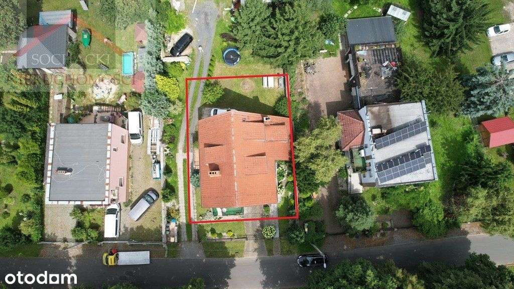 Duży dom w spokojnej okolicy-4