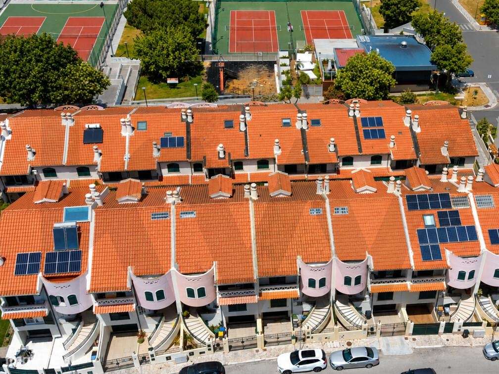 Moradia em Banda T4+1 com Jardim, Garagem e Sótão-55