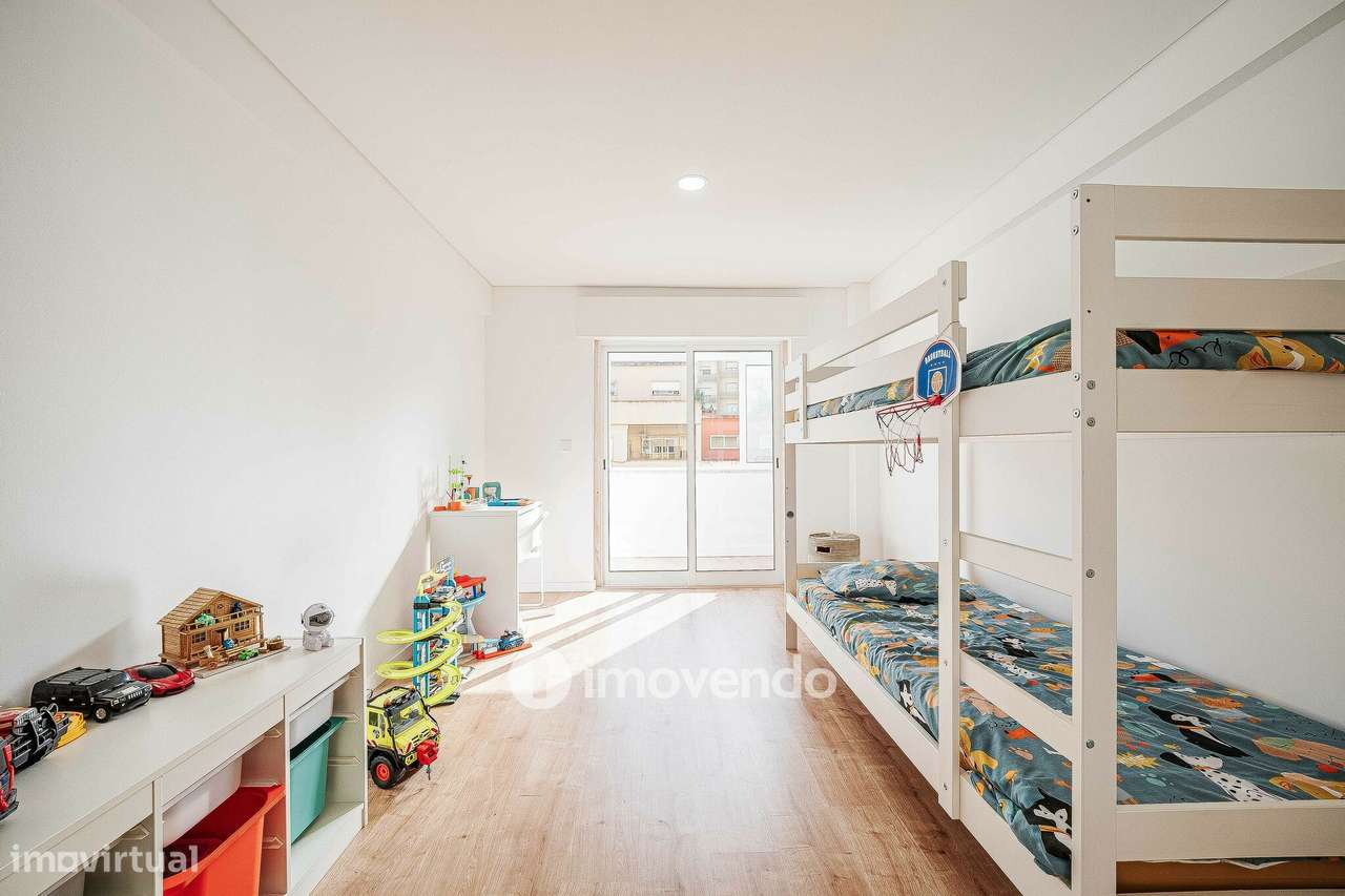 Apartamento T2 totalmente remodelado, com cozinha equipada, em Belas-22