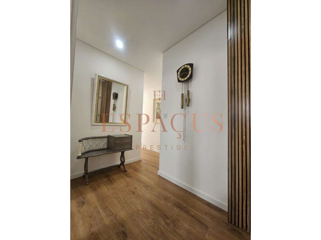 Apartamento T2 com Terraço no Coração do Centro Histórico-9