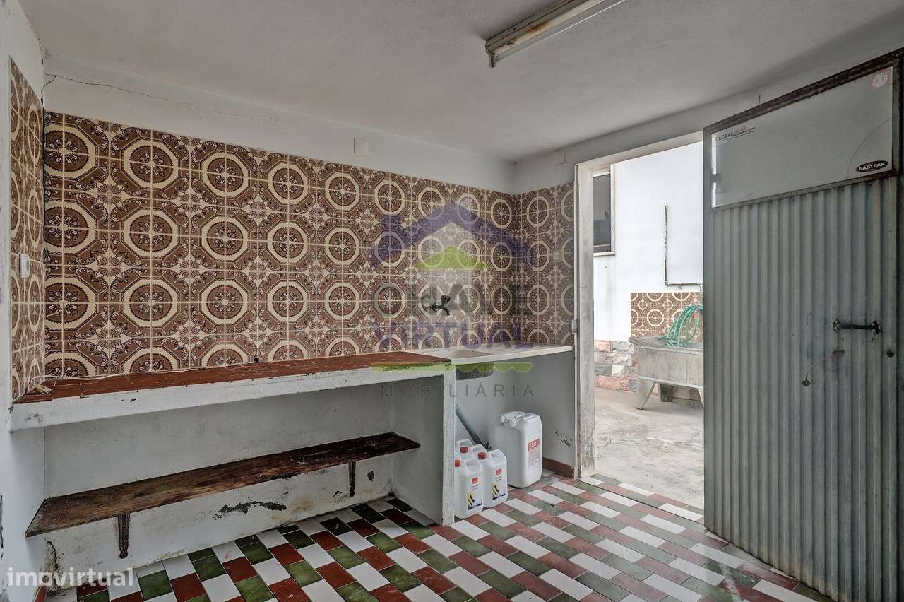 Moradia V3 com Terreno Urbano e Garagem - Seixal, Lourinhã-35