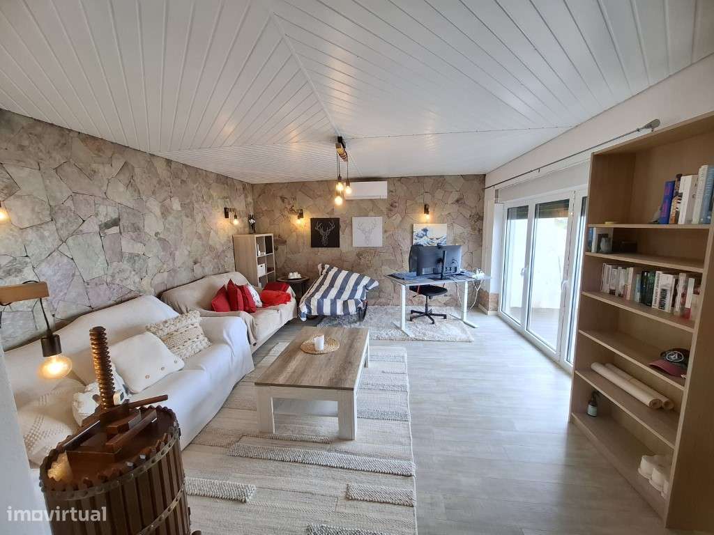 Moradia isolada V2+2 com vista mar na Praia da Légua-13