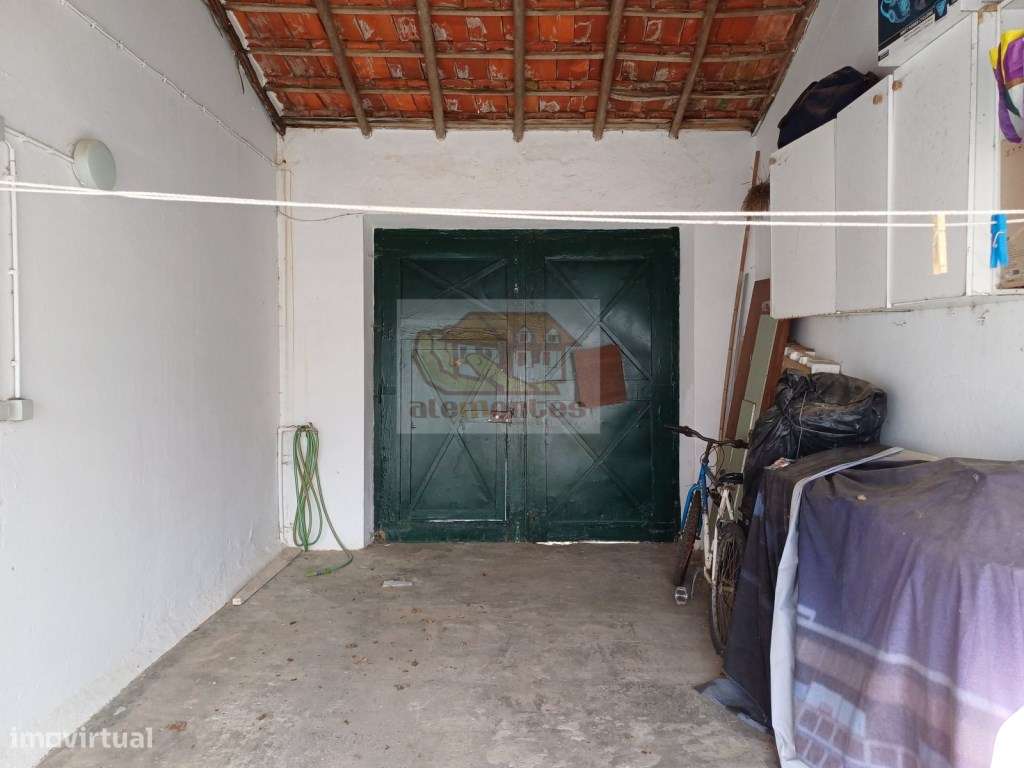 Moradia antiga para renovar - centro-9