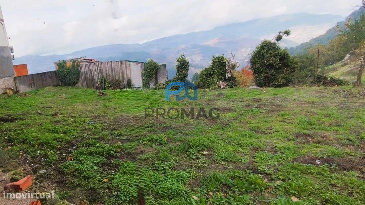 Moradia V3 para Recuperar em São Martinho de Mouros-19