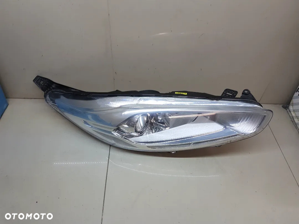 FORD FIESTA MK7 LIFT PZEDNIA LAMPA PRAWA PRZOD - 2