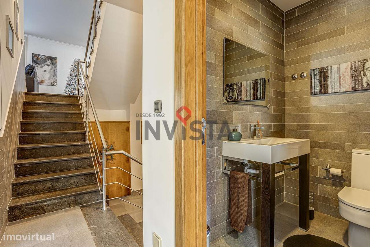 Moradia no Centro de Alverca com piscina-21