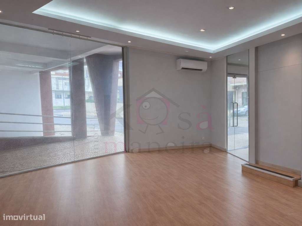 Loja com Garagem e Arrecadação em Sines, ideal para o seu negócio.-1