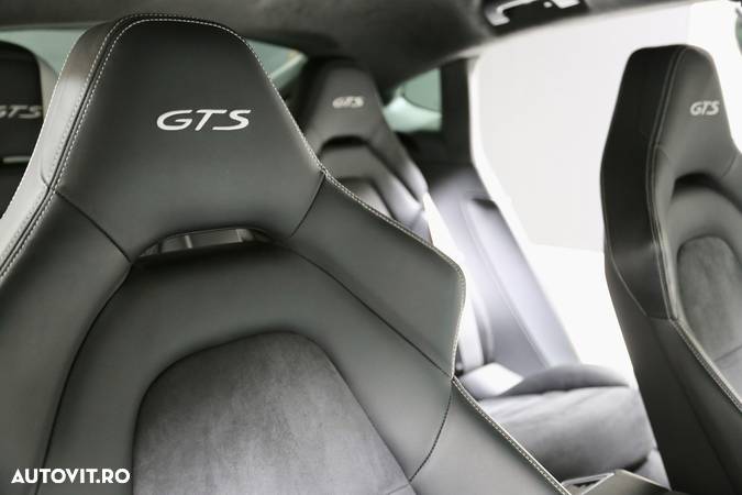 Porsche Panamera GTS Sport Turismo - 25