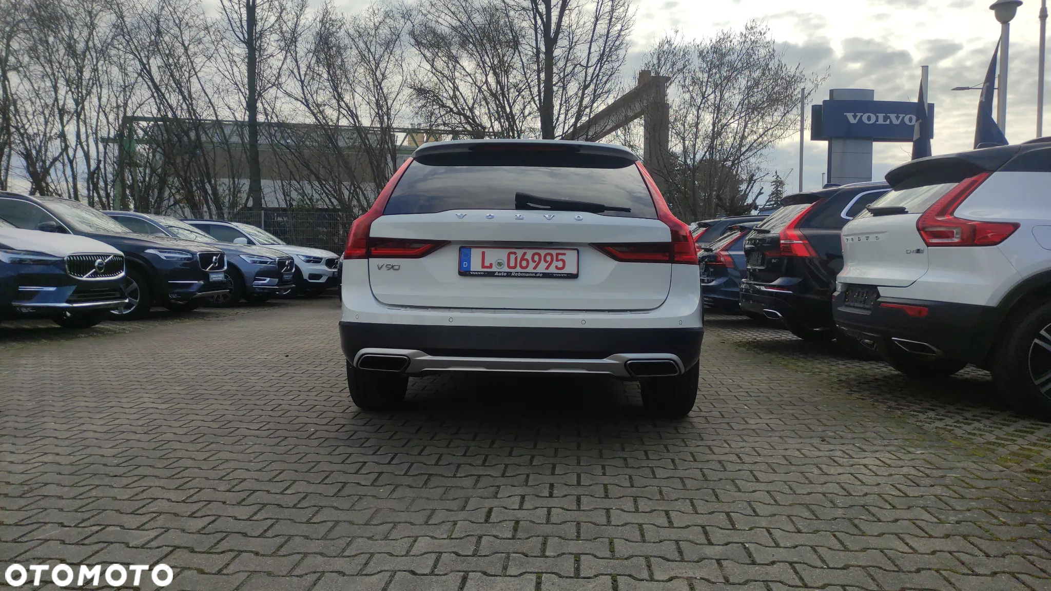 Volvo V90 Cross Country D4 AWD Geartronic - 11