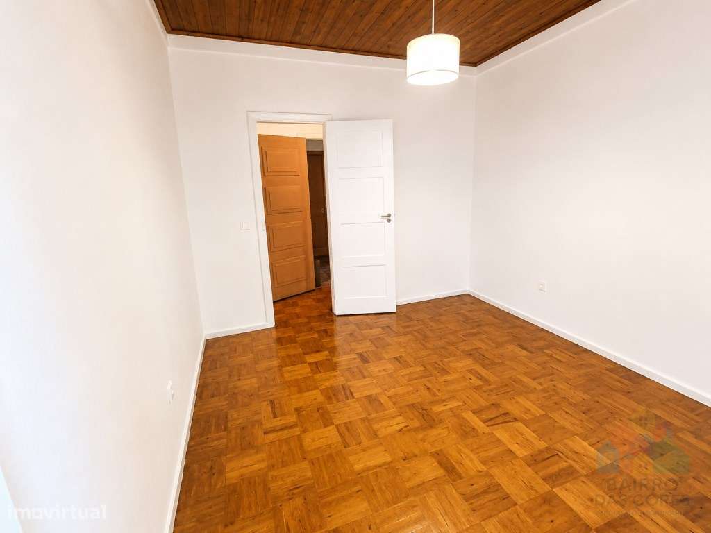 T3 Remodelado com Pátio Privativo em Abrantes-7