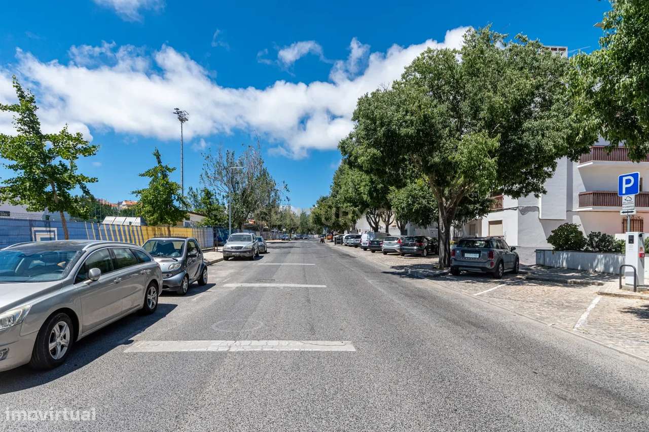 T3 Totalmente Renovado no Estoril – Conforto, Modernidade e Qualidade-32