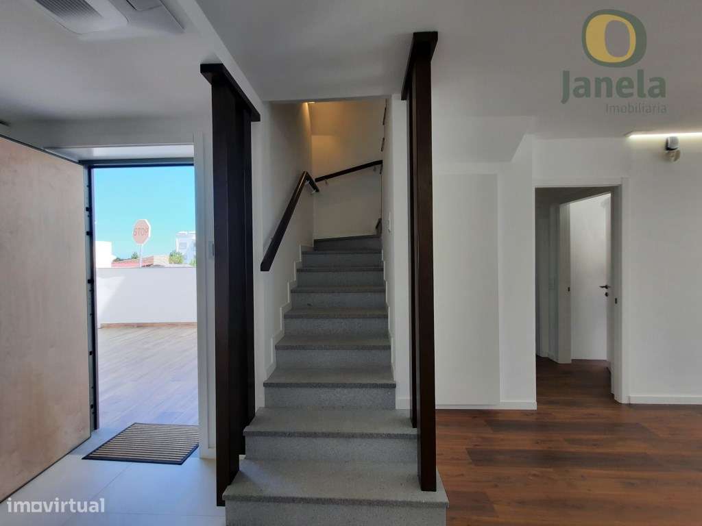 Moradia moderna com piscina e vista mar - Grande imagem: 4/60