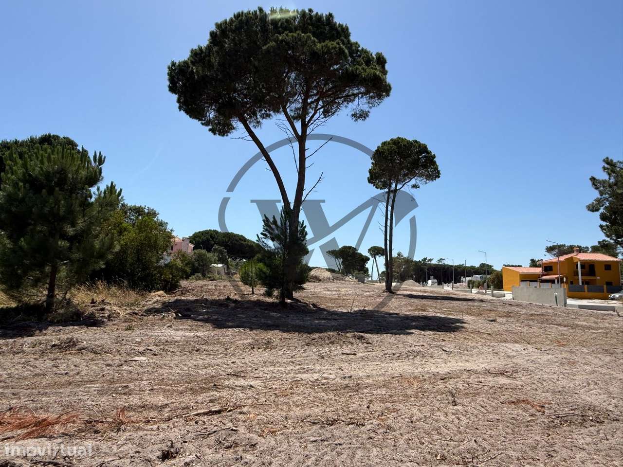 Terreno na Lagoa de Albufeira com projeto aprovado para condomínio-0