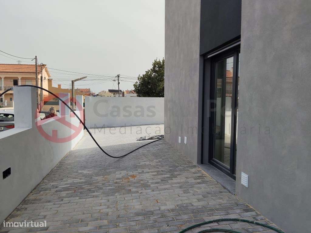 Moradia Geminada Triplex T4 em Lote de Gaveto, Conforto e Tranquili... - Grande imagem: 5/31