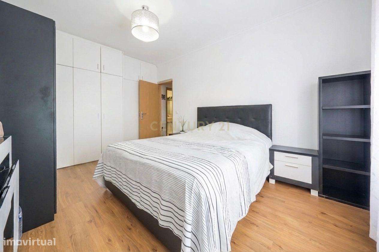 Apartamento Único com 268m2 no Último Andar com Terraço Extraordinário-24