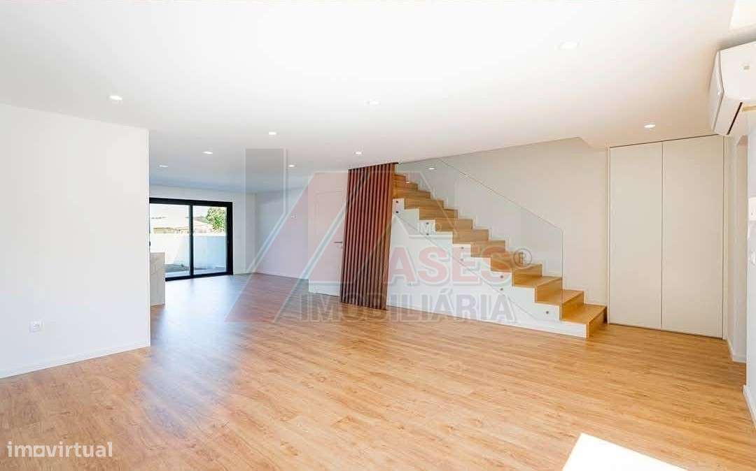 MORADIA EM BANDA T3 EM CONSTRUÇÃO!-9