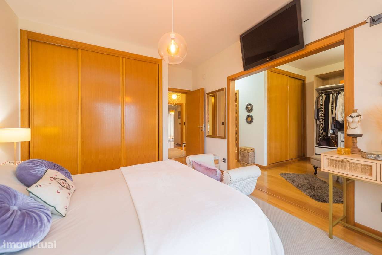 Moradia T-4+1 em Agualva Cacém-54