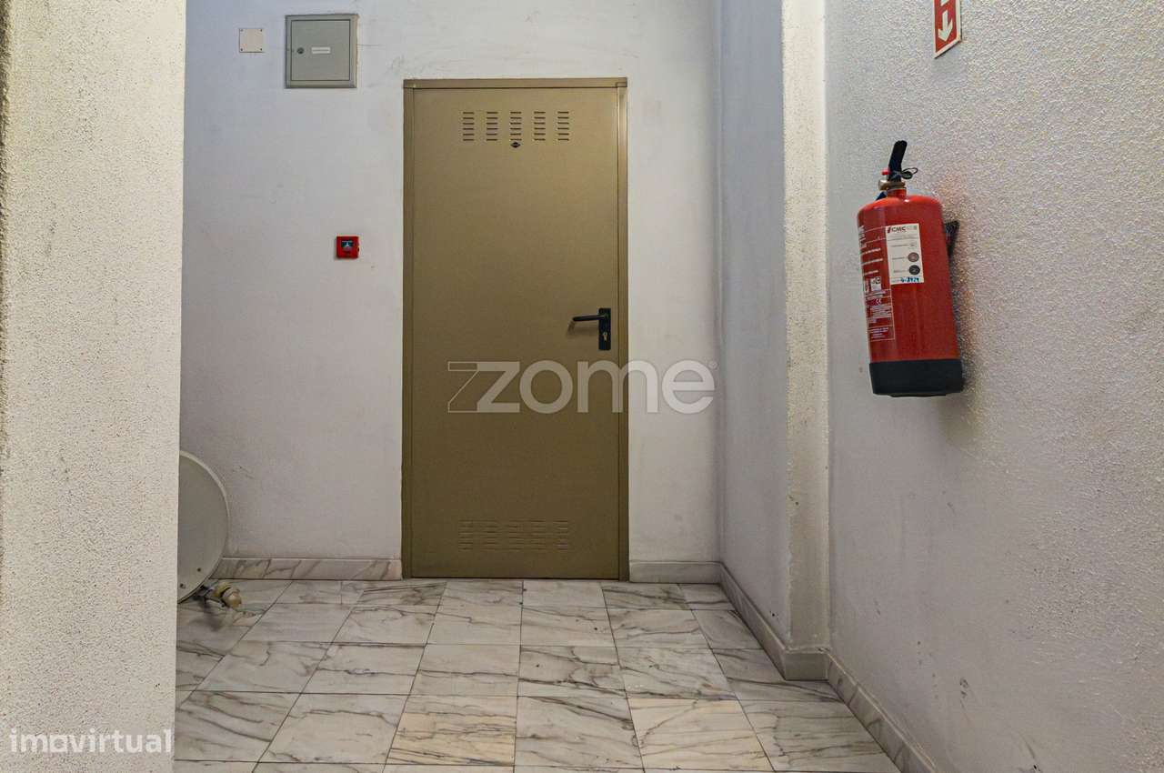 Apartamento T2 à venda na Rua Holanda-16
