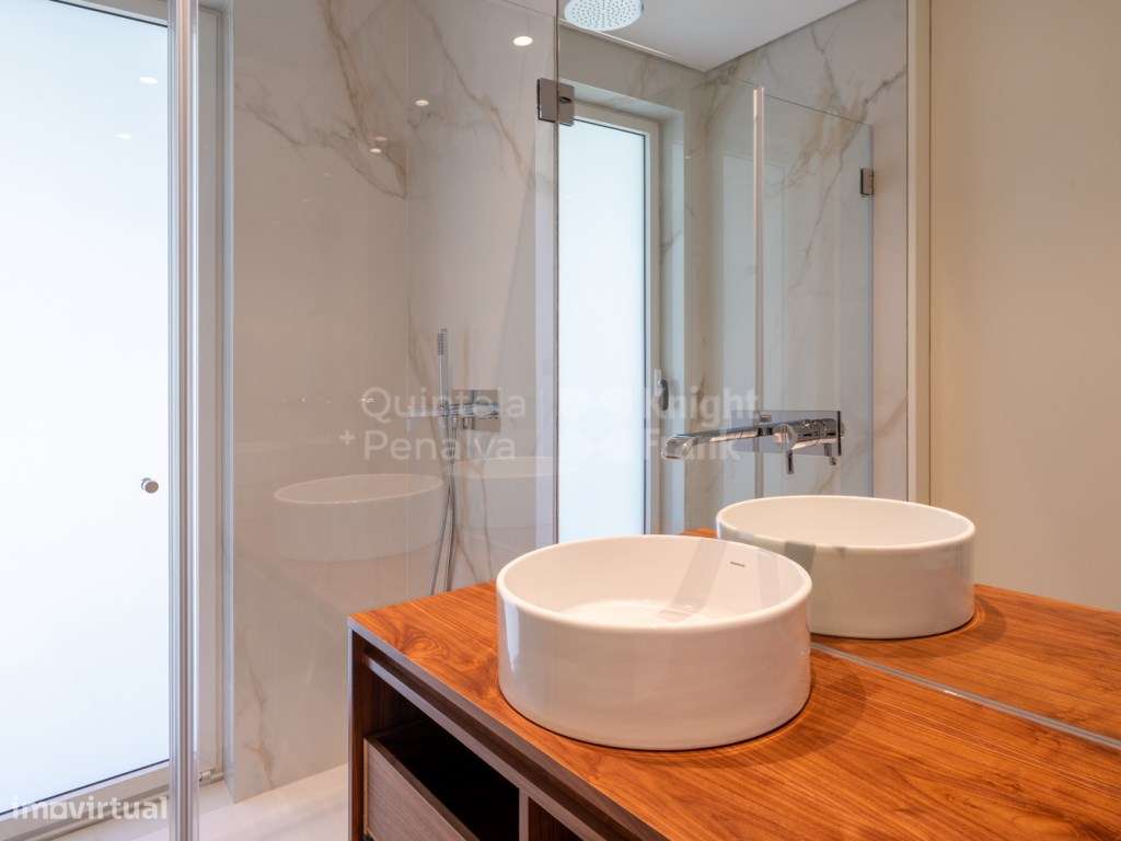 Moradia T7 com jardim e piscina na Verdizela-34