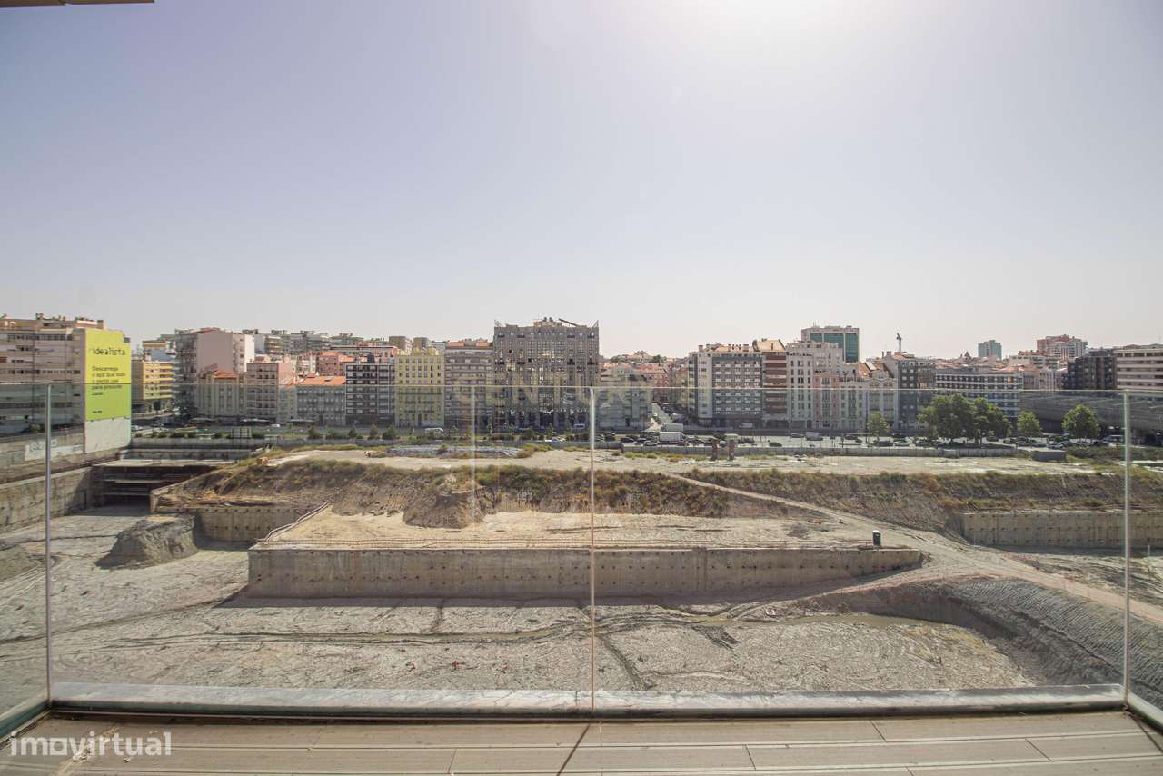 Apartamento T4 +1 com 272 m2 Vista Panorâmica em Lisboa e 3 Lugares de-5