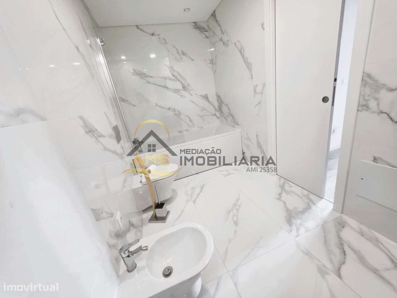 APARTAMENTO T3 COM TERRAÇO DE 186M²-14