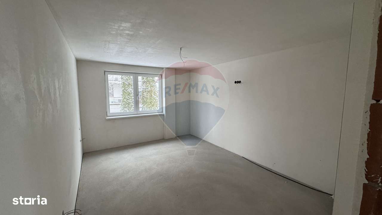 DE VÂNZARE – Apartament 3 camere, decomandat, Str. Victoriei - Imagine principală: 2/11